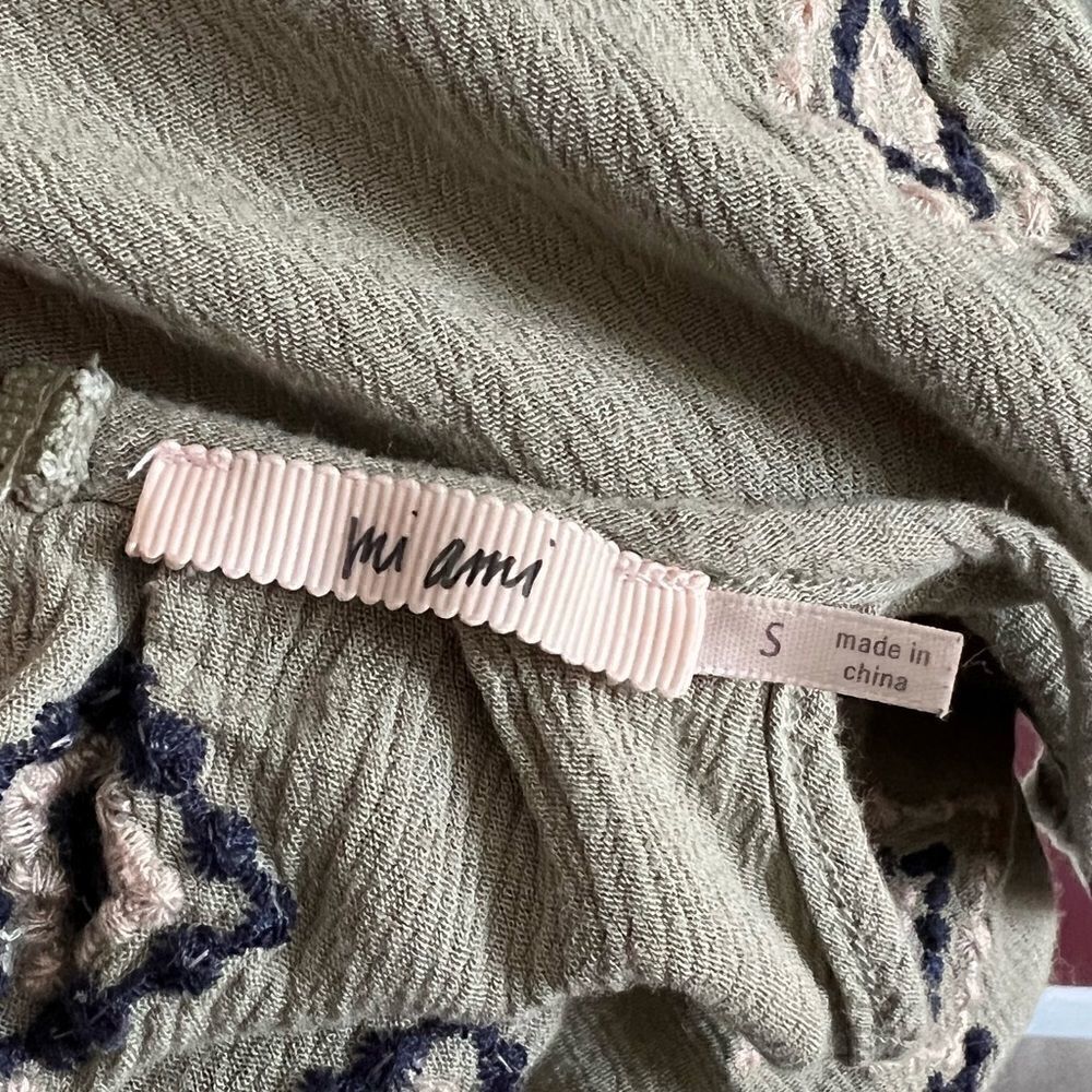 5/$25 Francesca's Patterned Halter Top - Picture 6 of 6